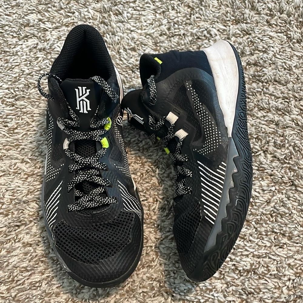 Nike Kyrie Flytrap V GS DD0340-002 Black Basketball Shoes
